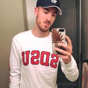 Meet your Posher, Troy